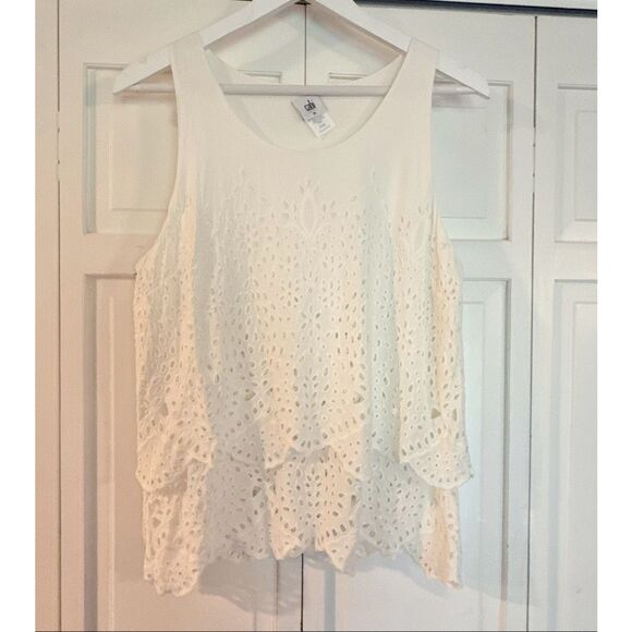 Cabi Frolic white eyelet tiered sleeveless top size M - Picture 11 of 12